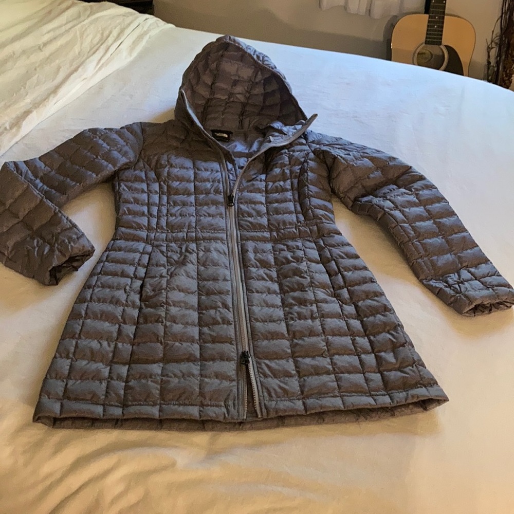 Women’s Northface Thermoball Parka NEW.